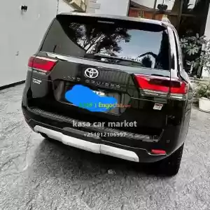 Make:Toyota        Model:Land Cruiser  VXR GR Sport Year:2022Body Type:SUVEngine:V6 3.3L  in Ethiopia